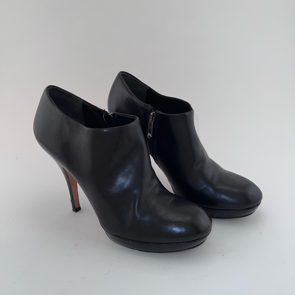 Via Spiga Sheri Black Leather Heeled Ankle Booties, Size 8